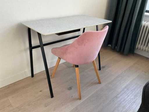 Pure Good plastikowe biurko z krzesłem