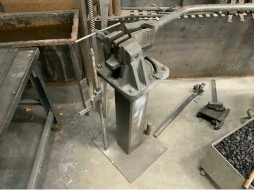 Piegatrice in ferro piatto Piegatrice