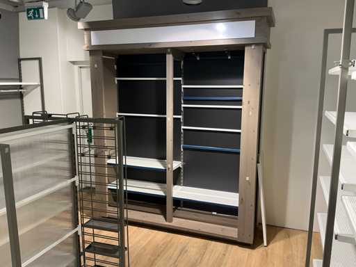 Winkelstelling met houten ombouw