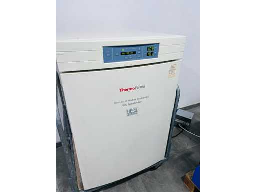 Thermo Scientific - 3110 CO2 Water Jacketed Incubator - Overige medische apparatuur