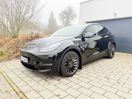 12/2024 Tesla Y Allrad dual motor TÜV 12/2027 Anhängerkupplung 8-fach bereift Laufleistung 25.346 km