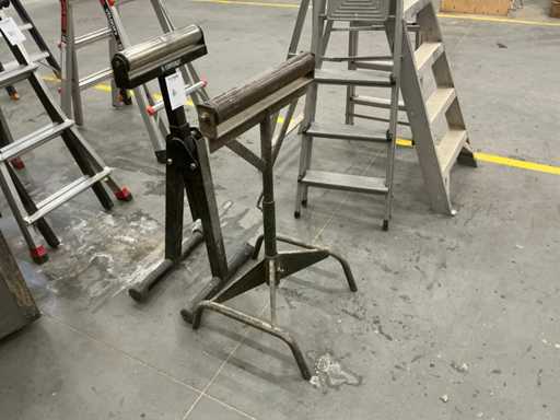 Roller stand (2x)