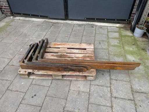 fem2 - Cuillères chariot élévateur