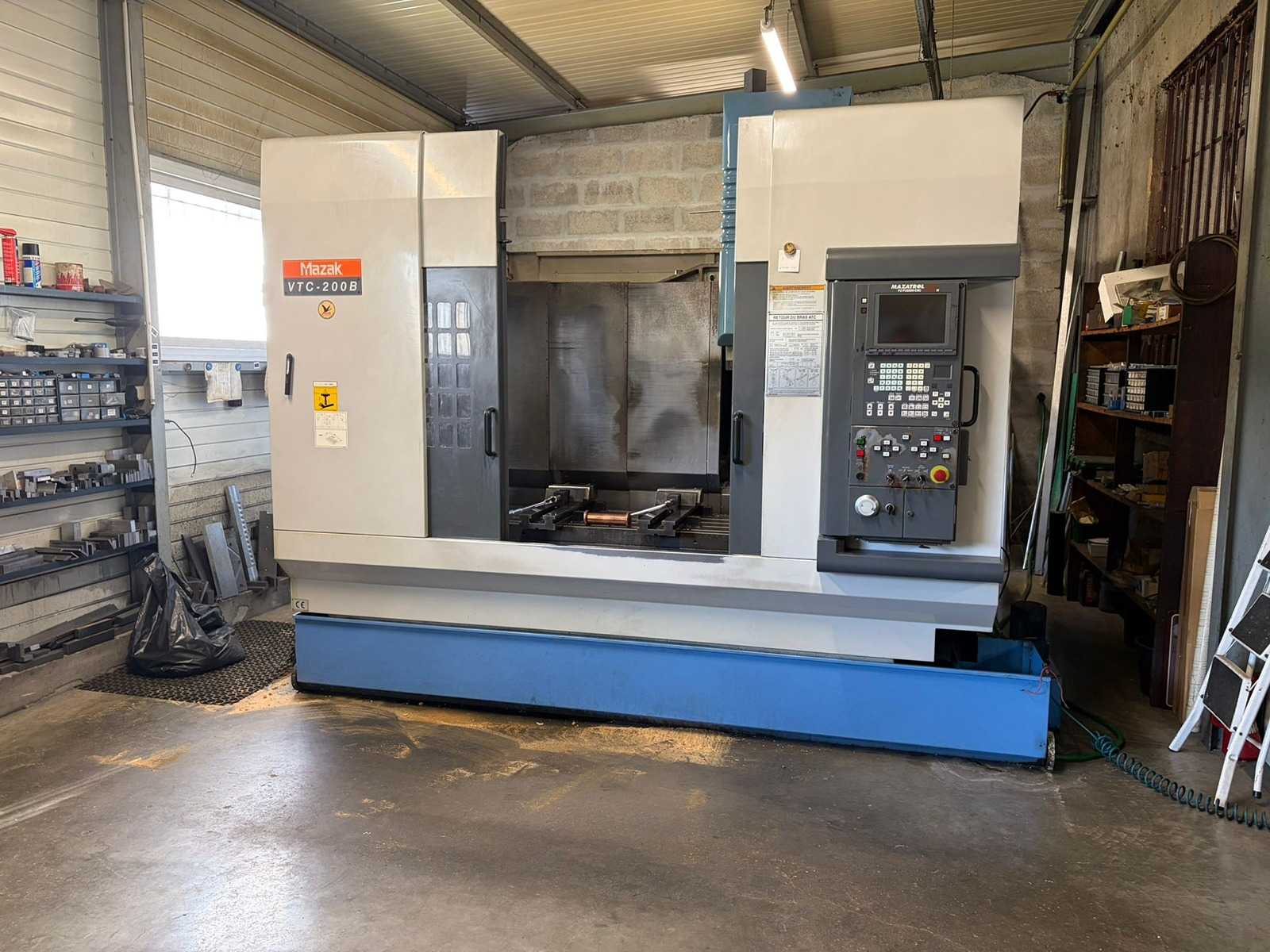 MAZAK – VTC-200B – CNC Machining Centers