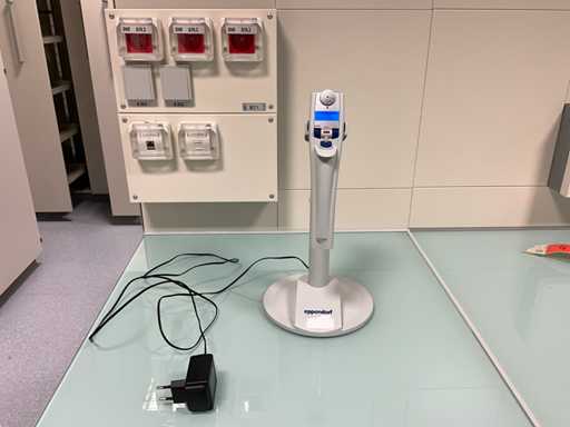 EPPENDORF Multipette met rek