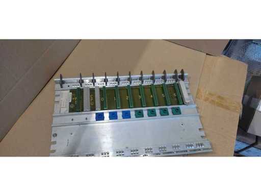 SIEMENS - 6ES5700-1LA11 - SIMATIC S5, CR 700-1 SUBRACK - GEBRUIKT
