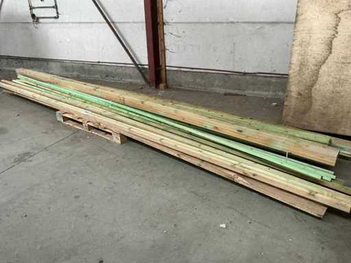 Various wooden construction slats and planks (62x)