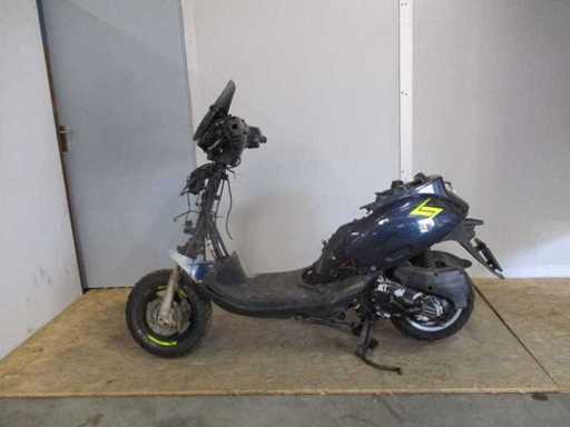 Piaggio - DAMAGE skuter na motorowerze - Zip - Skuter