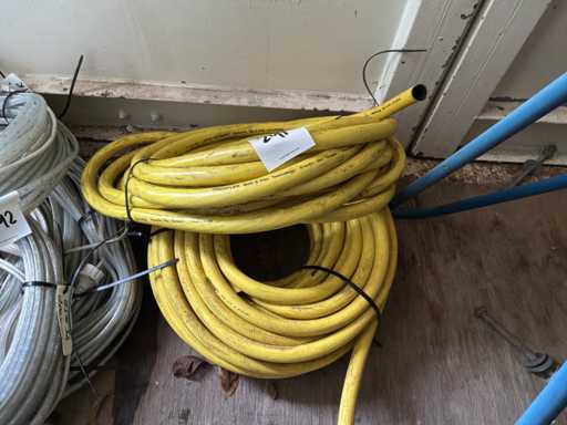 Garden hose (2x)