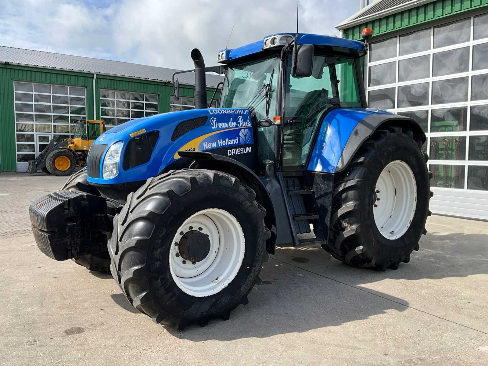 2005 New Holland TVT190 All-wheel drive farm tractor