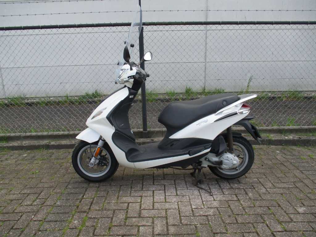 Piaggio - Bromscooter - New Fly 4T - Scooter