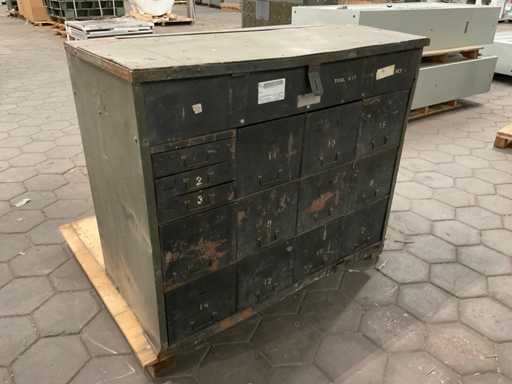 Workshop cabinet