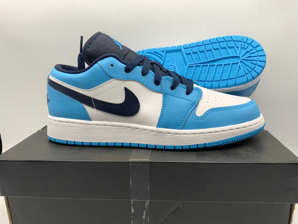 Nike Air Jordan 1 Low Blanc/DK Powder Blue-Obsidian Sneakers 38.5
