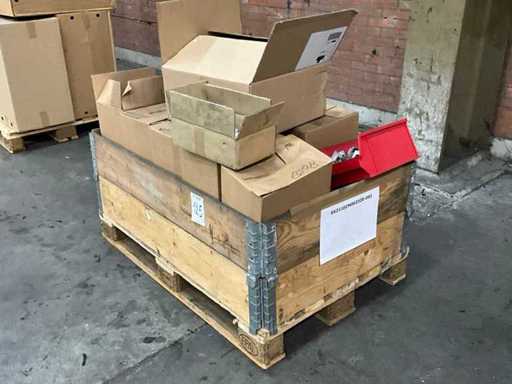 Różne materiały montażowe