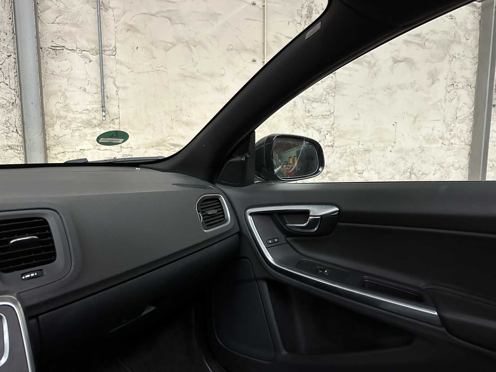 Volvo V60 2.4 D6 AWD Pl.i Sum. 215pk 2014, 3-TLD-47