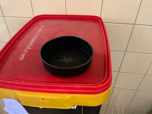 Partij beschuitblikken(circa 247 stuks)