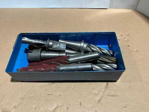 Veel boor- en freesgereedschap