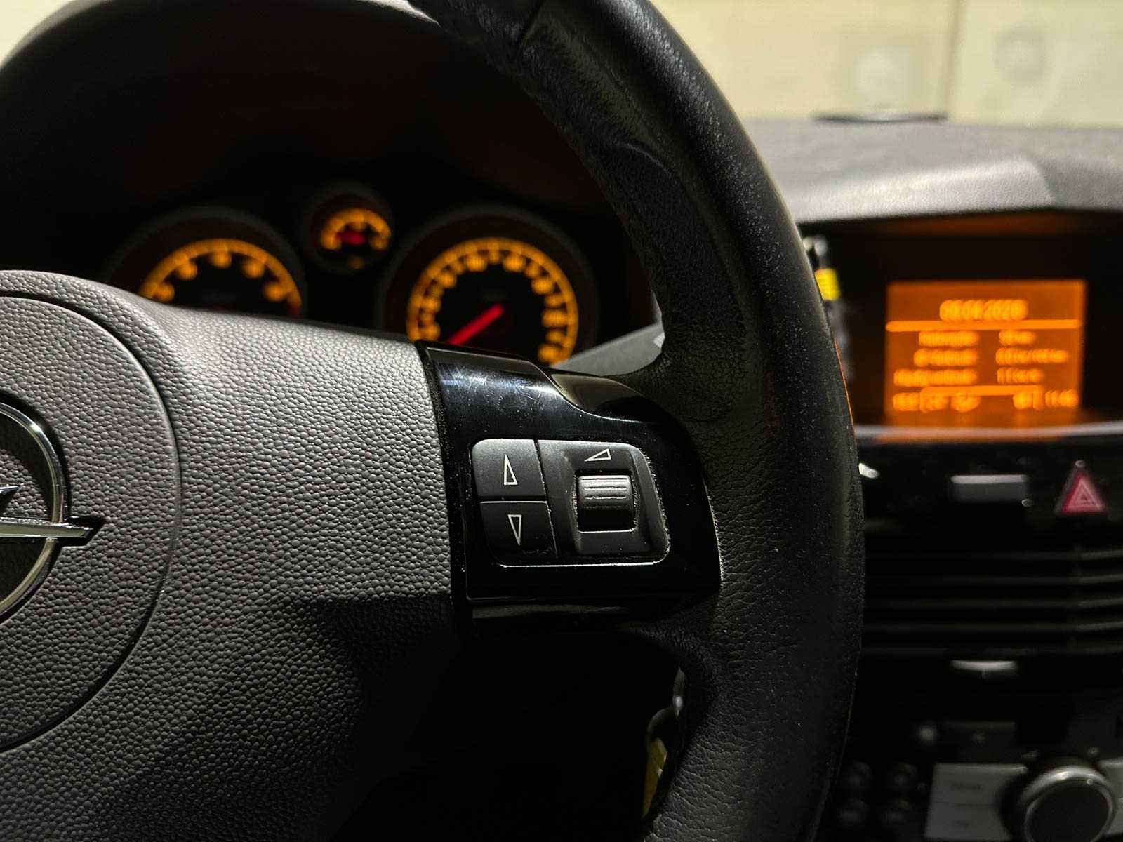 Opel Astra GTC 1.8 Cosmo 140pk 2009 (Origineel-NL), 16-JDN-1