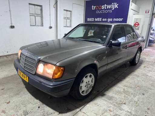 Mercedes-Benz - W124 - 300 D AUTOMATIQUE - KBK-49-T - 1986