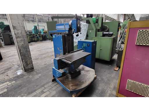 Universal milling machine - TOS