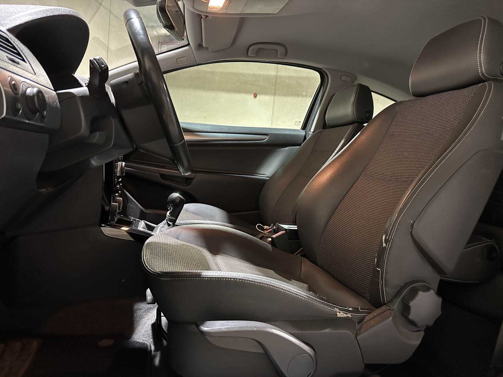 Opel Astra GTC 1.8 Cosmo 140pk 2009 (Origineel-NL), 16-JDN-1