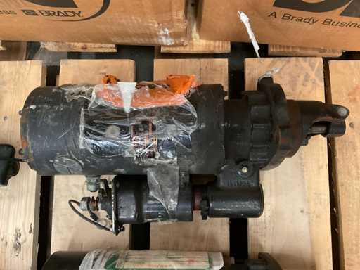 Electrical engine starter