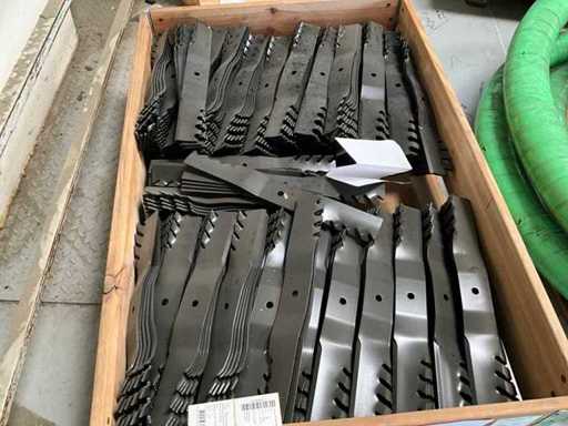 476x6mm Lawnmower blade (590x)