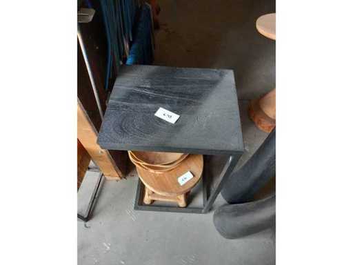 3 zwarte bijzettafeltjes