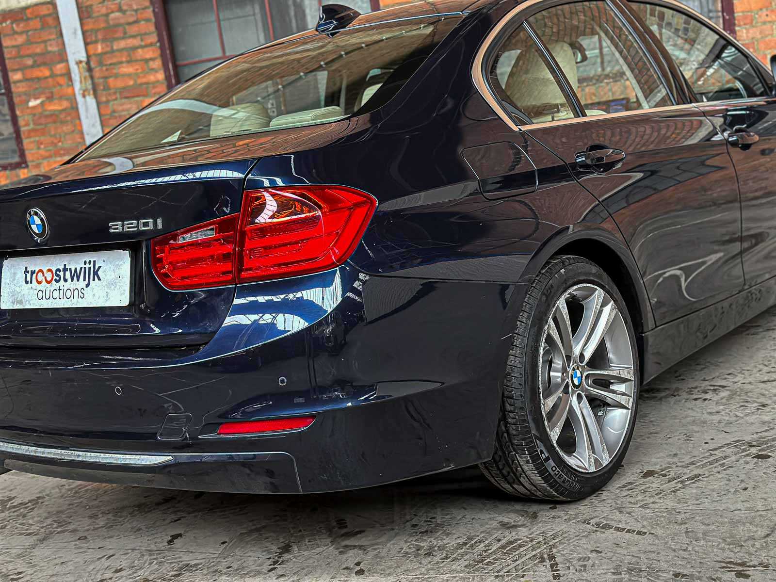 BMW 320i EfficientDynamics Edition Upgrade Edition 170pk 2013 (Origineel-NL) 3-serie, 1-SLL-03