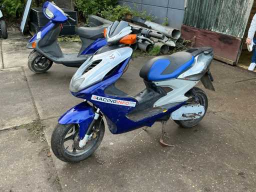 Skuter Yamaha Moped Skuter Aerox R z 2005 roku
