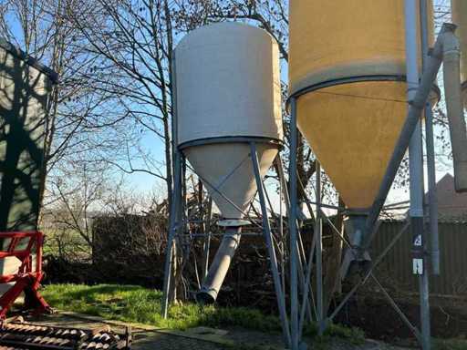 Pellet silo
