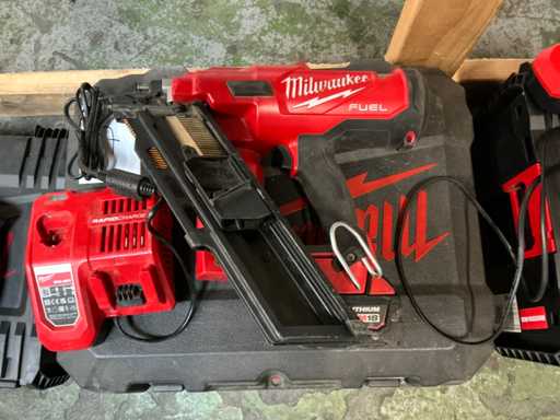 2022 Milwaukee M18 FFNS Tacker
