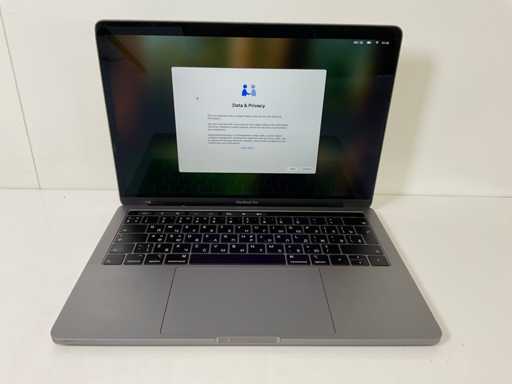 Apple MacBook Pro 13,3", Core(TM) i7 8ª generazione, 16 GB di RAM, 251 GB NVMe Laptop