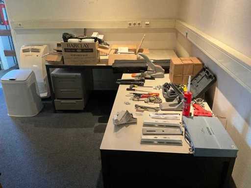 Verschiedene Lager- und Bürozubehör