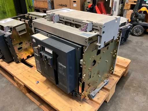 Merlin Gerin Masterpact NW32 H1 / 3200 A wyłącznik powietrzny