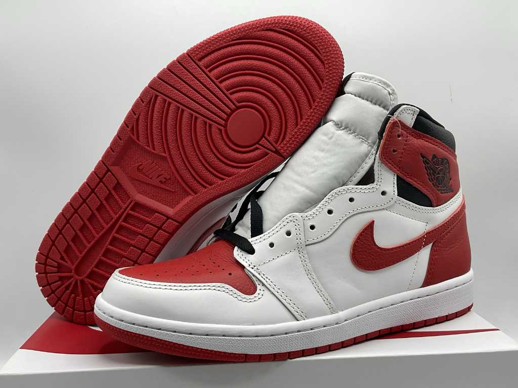 Nike Jordan 1 High OG Heritage Sneakers 42 1/2