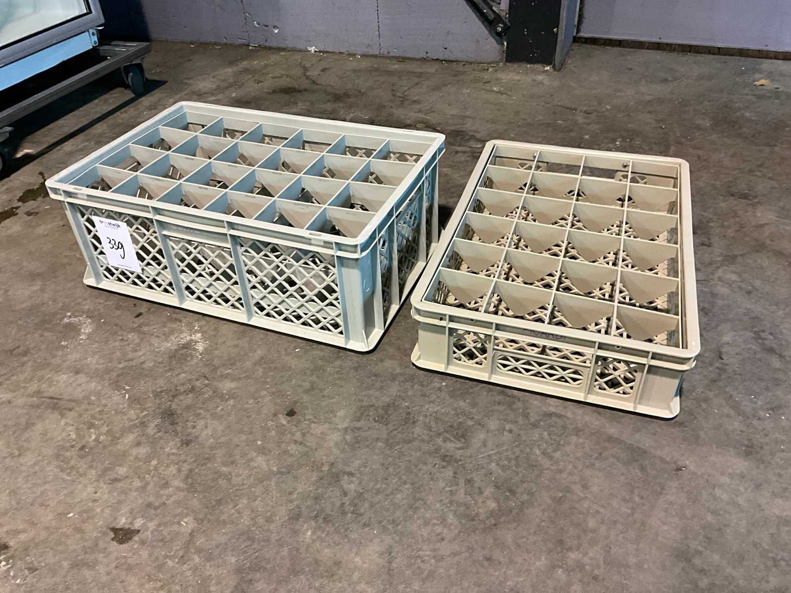 Stackable crate (28x)