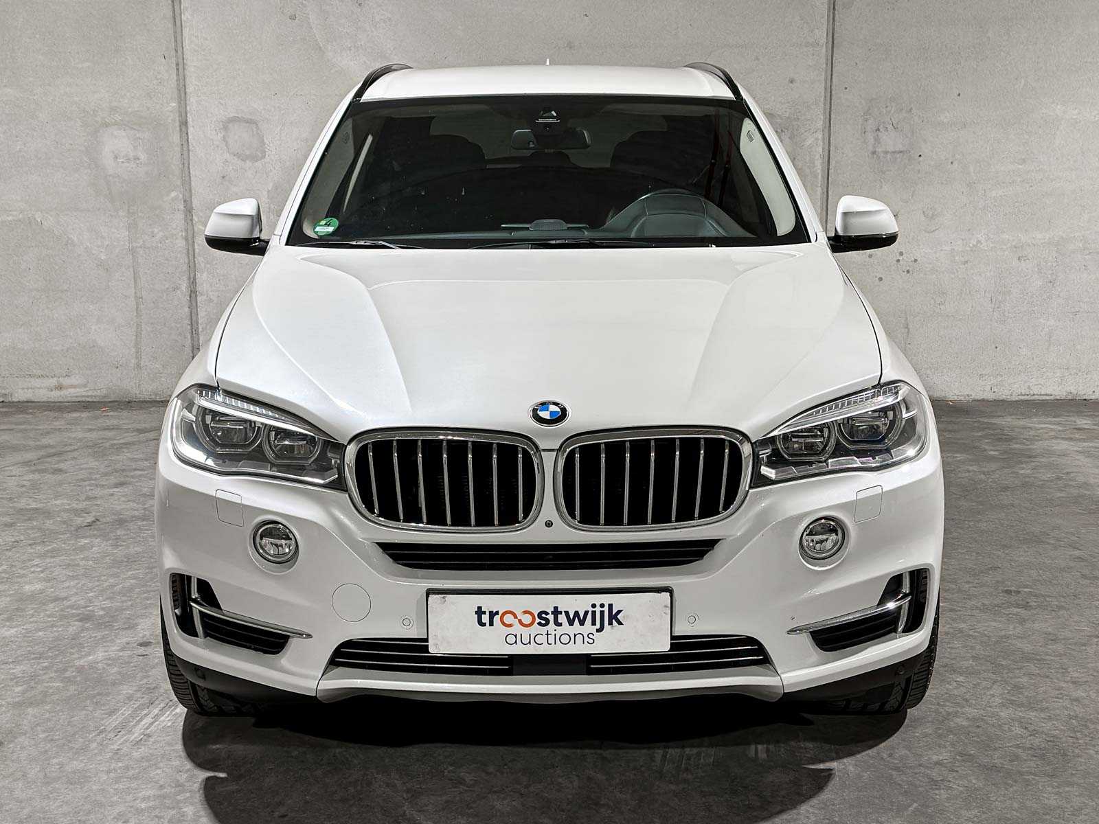 BMW X5 xDrive50i 4.4 V8 High Executive 449pk 2014, J-094-RR