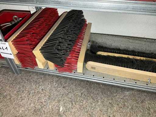 Post brushes and chocks