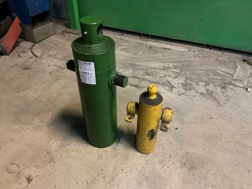 Various cylinders (2x)