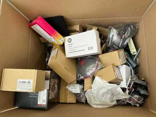 Batch of returned goods vacuum cleaner parts