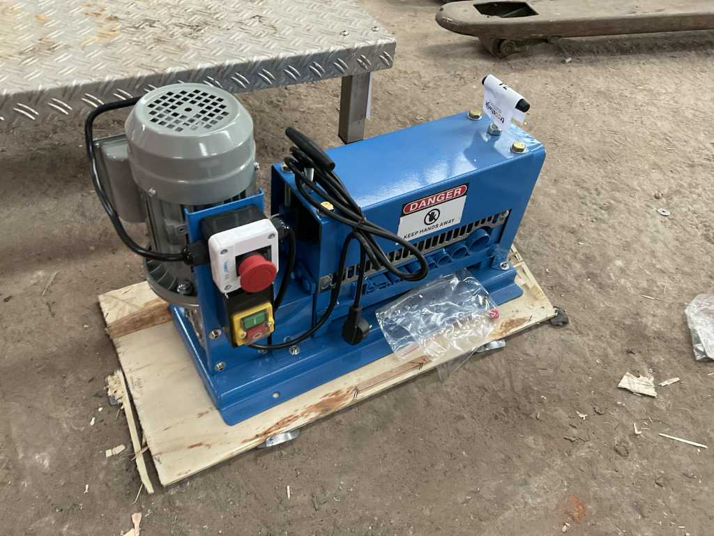 Cable stripping machine
