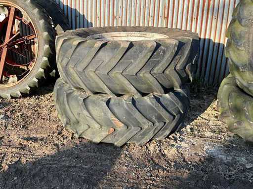 Tire with rim (2x)
