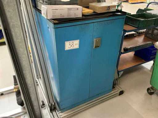 Werkstattschrank mit Inhalt