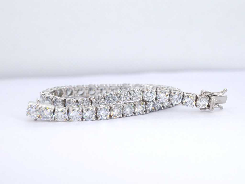 Witgouden armband met briljant geslepen diamanten 9.63 carati