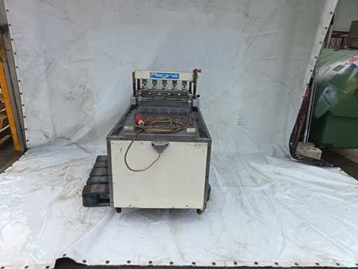 Regina - Kaiser Roll Stamper