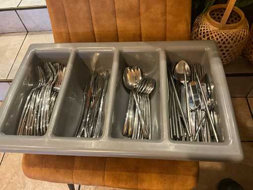 Bestekbak met inhoud (2x)