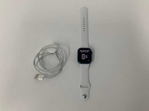 Apple Watch Series 7 45mm GPS Niebieski aluminiowy z bia?ym paskiem na nadgarstek