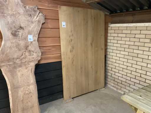 Blatul mesei din sufragerie