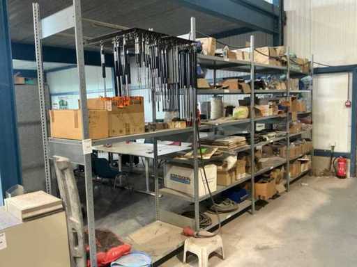 Charge von Lkw-Teilen